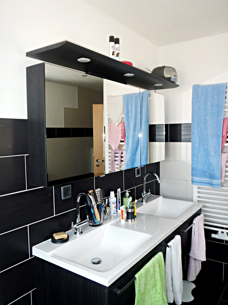 Modernes Badezimmer